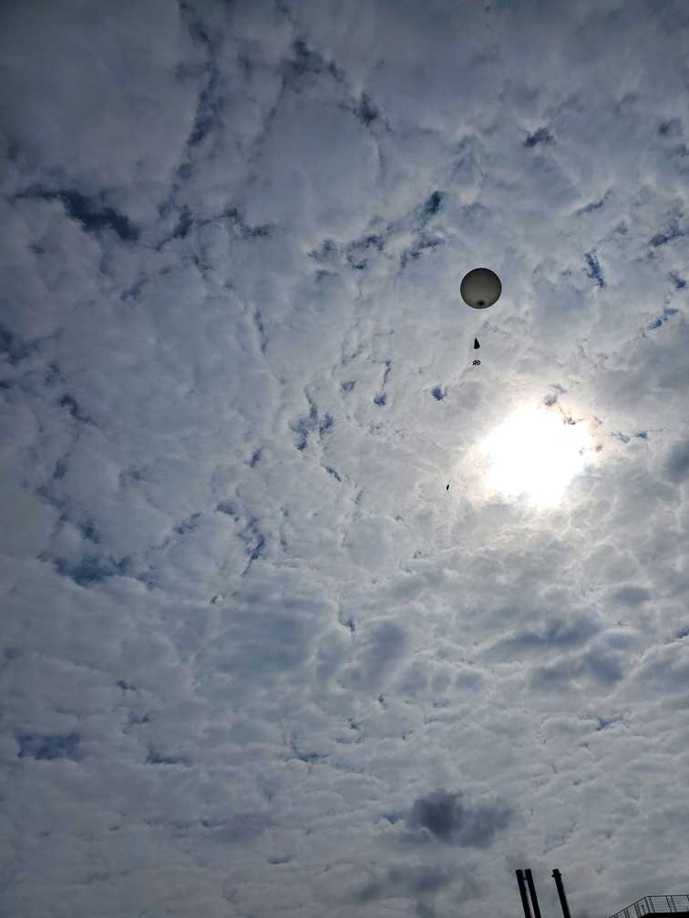 Weather balloon with a radiosonde (Beate Richter/TROPOS)